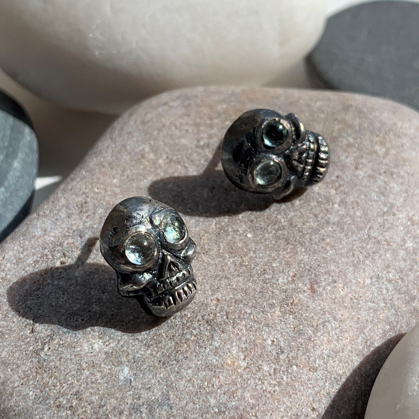 Skull Oxidized Studs set with Aquamarine