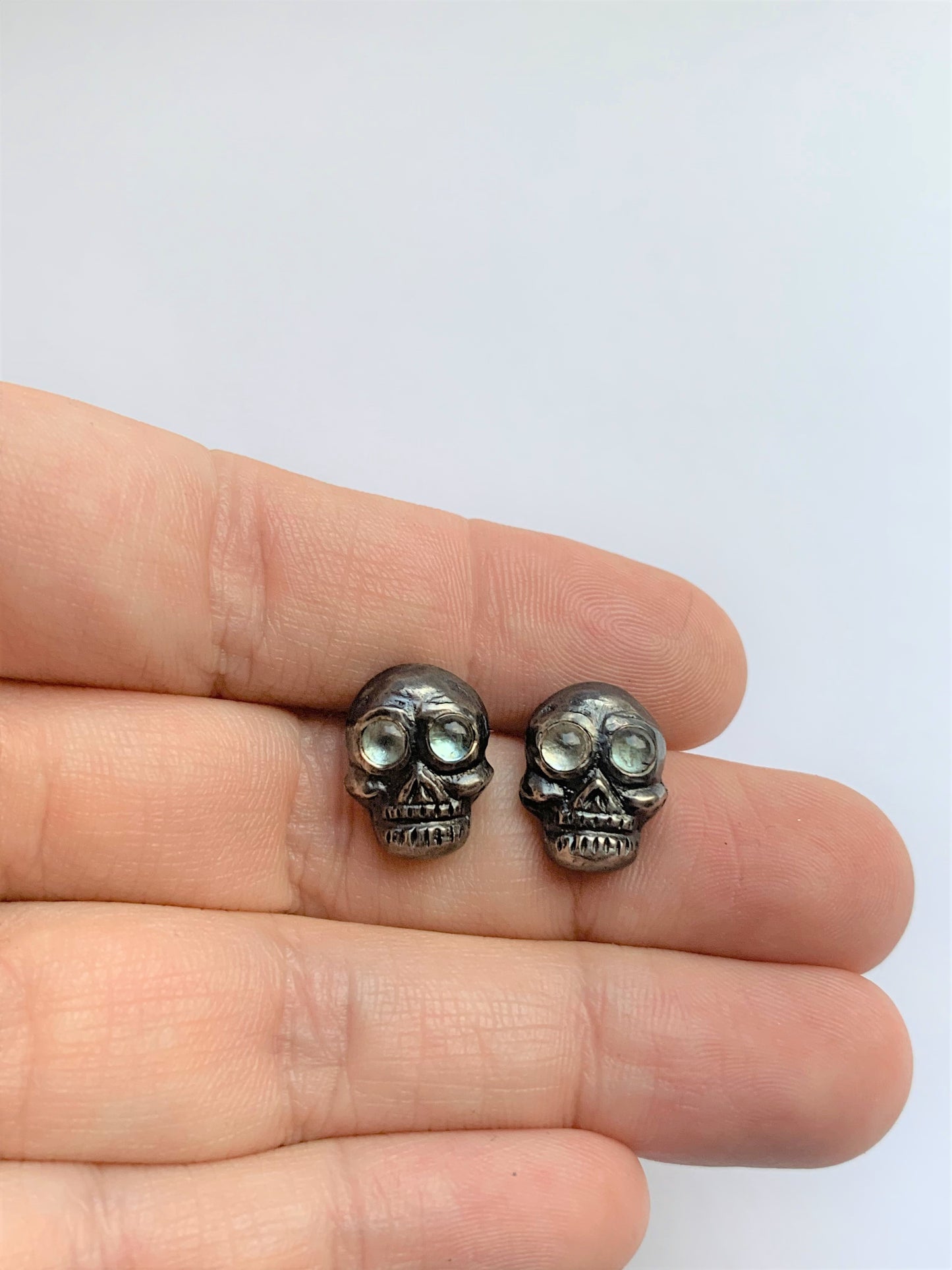Skull Oxidized Studs set with Aquamarine