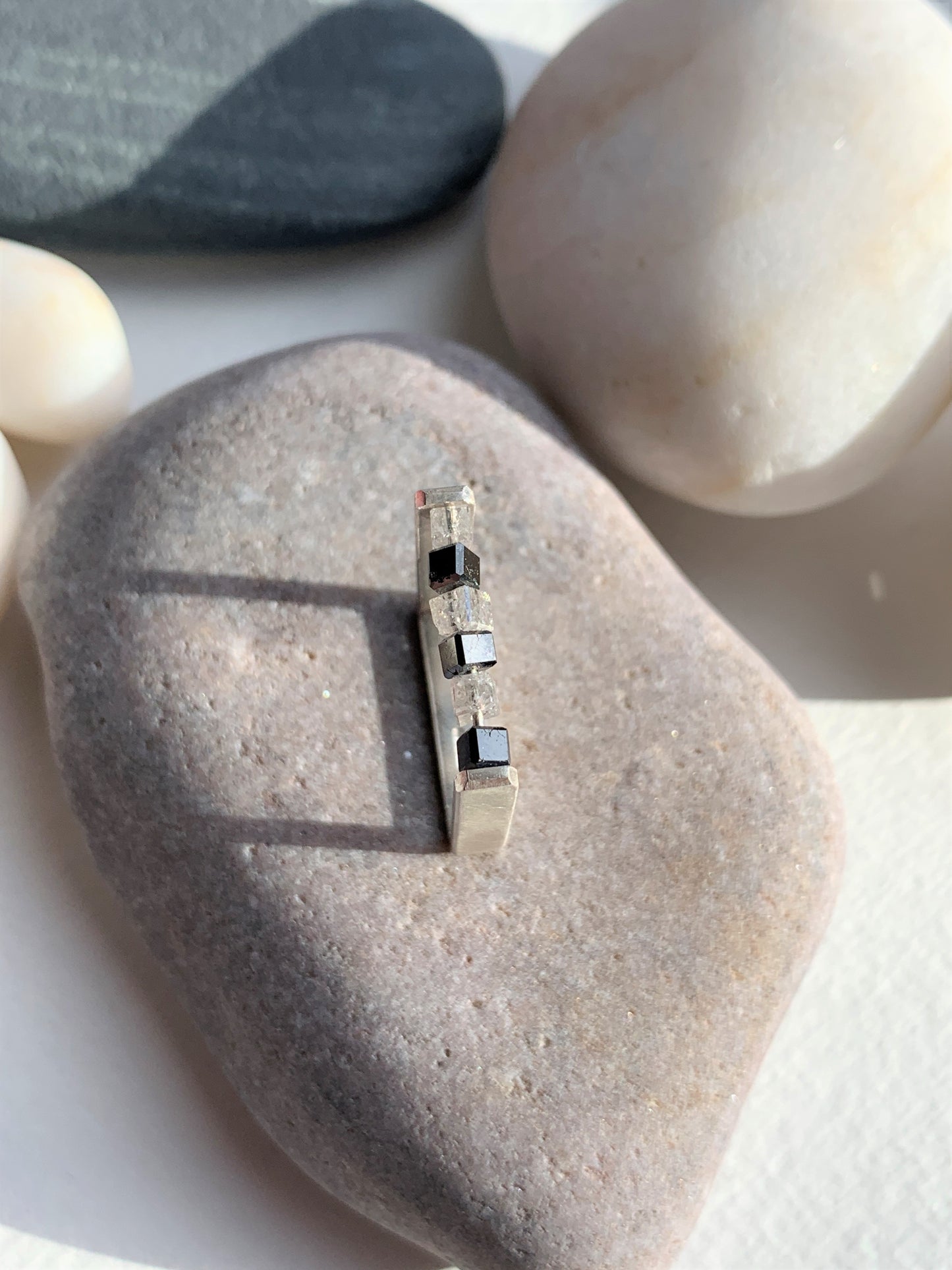 Abacus I Black & white rough diamond