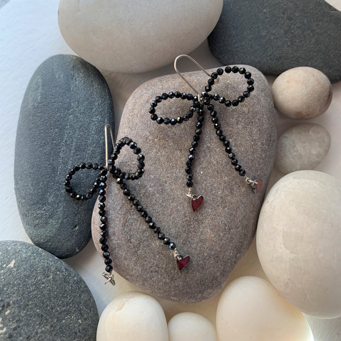 Bow Earring with Onyx beads and Enamelled Dangly Mini Hearts