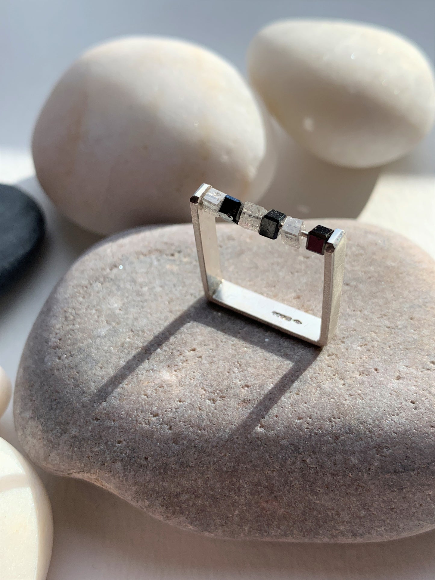 Abacus I Black & white rough diamond