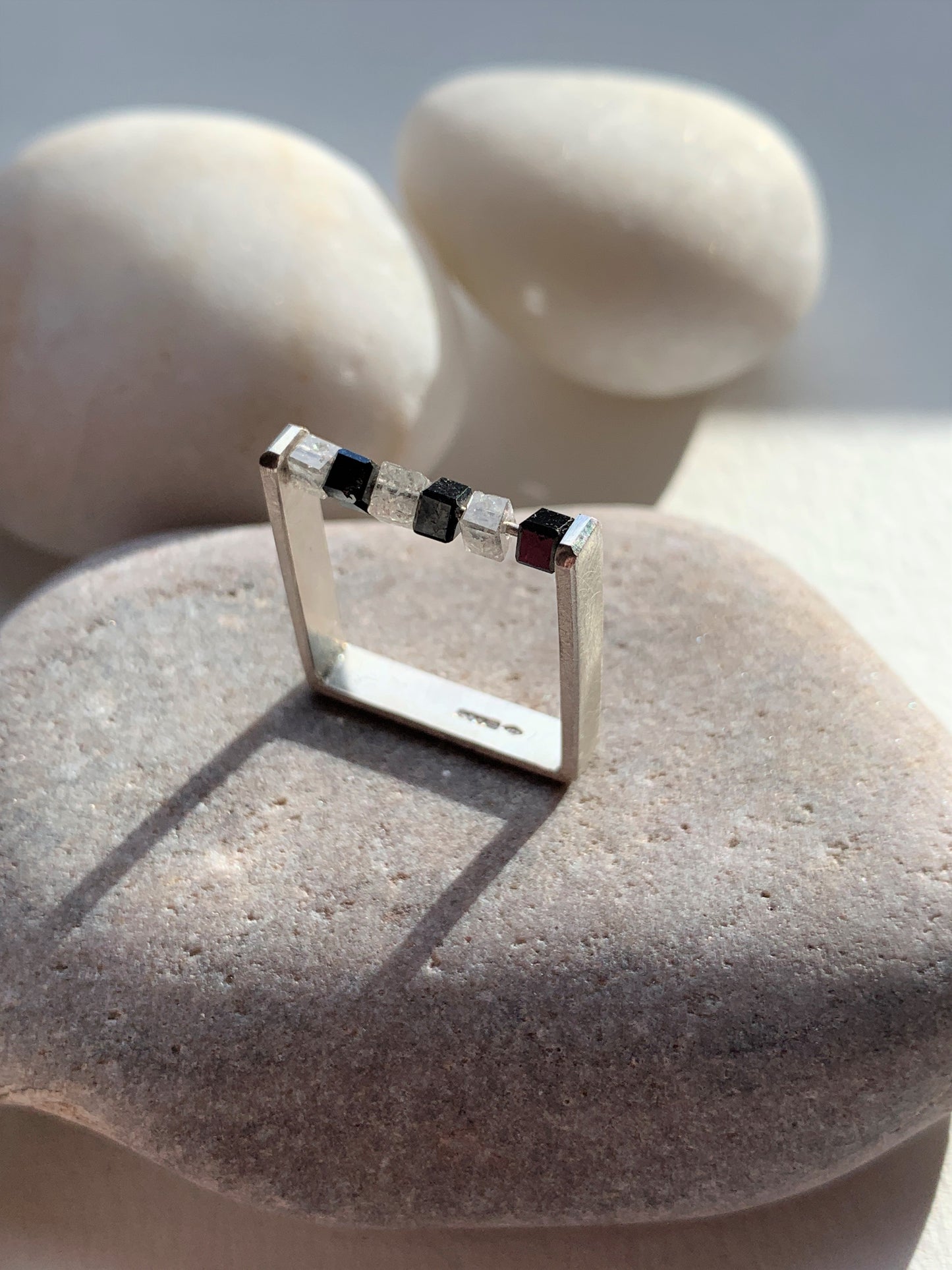 Abacus I Black & white rough diamond